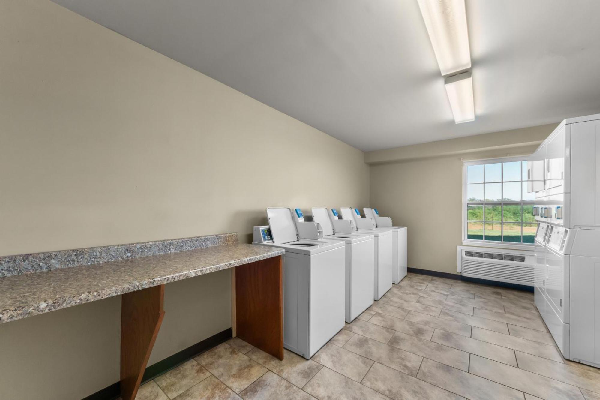 Risewell Kitchen Suites プレザントン エクステリア 写真